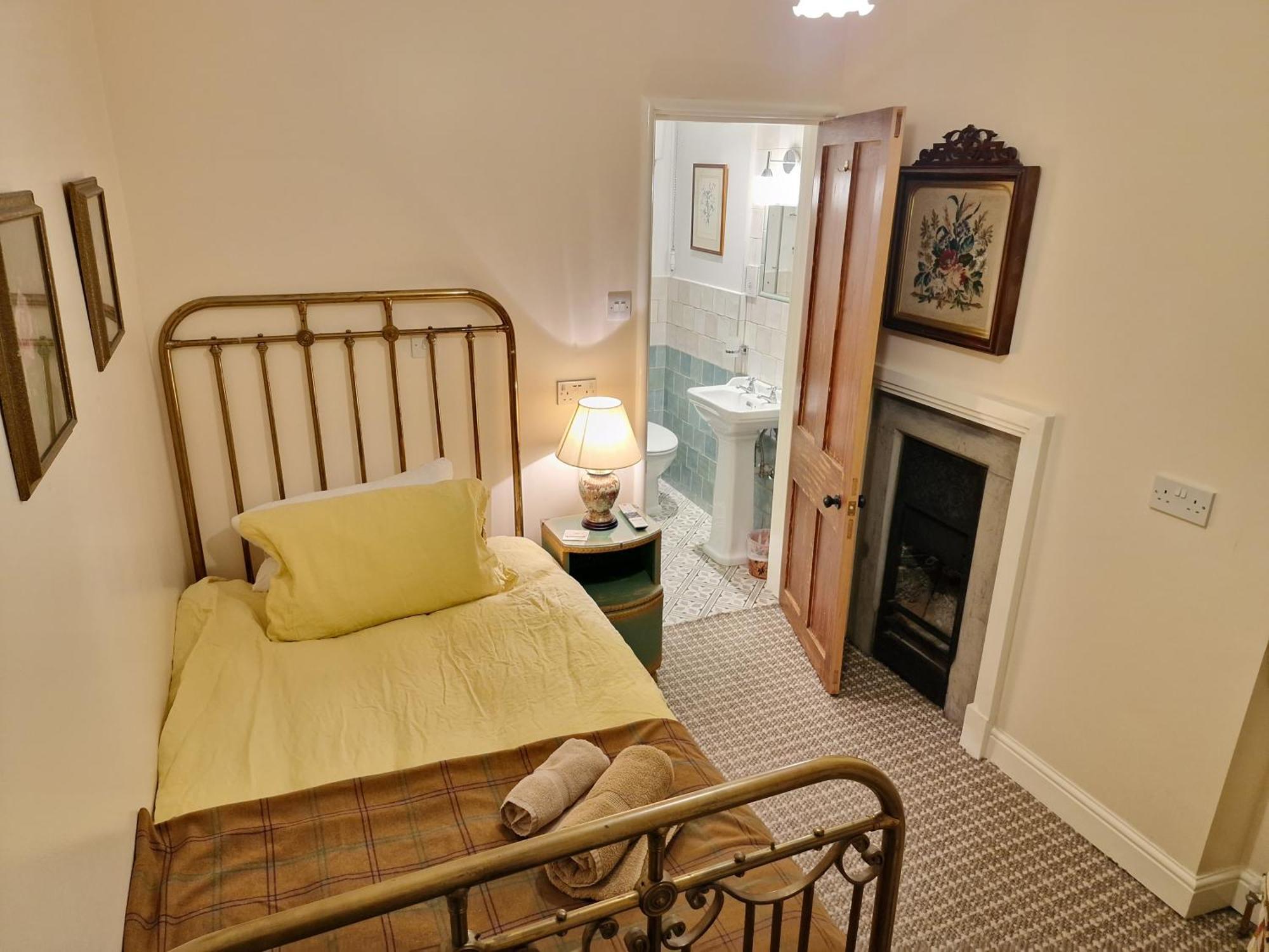 Cambus O' May Traditional Highland Hotel Ballater Chambre photo