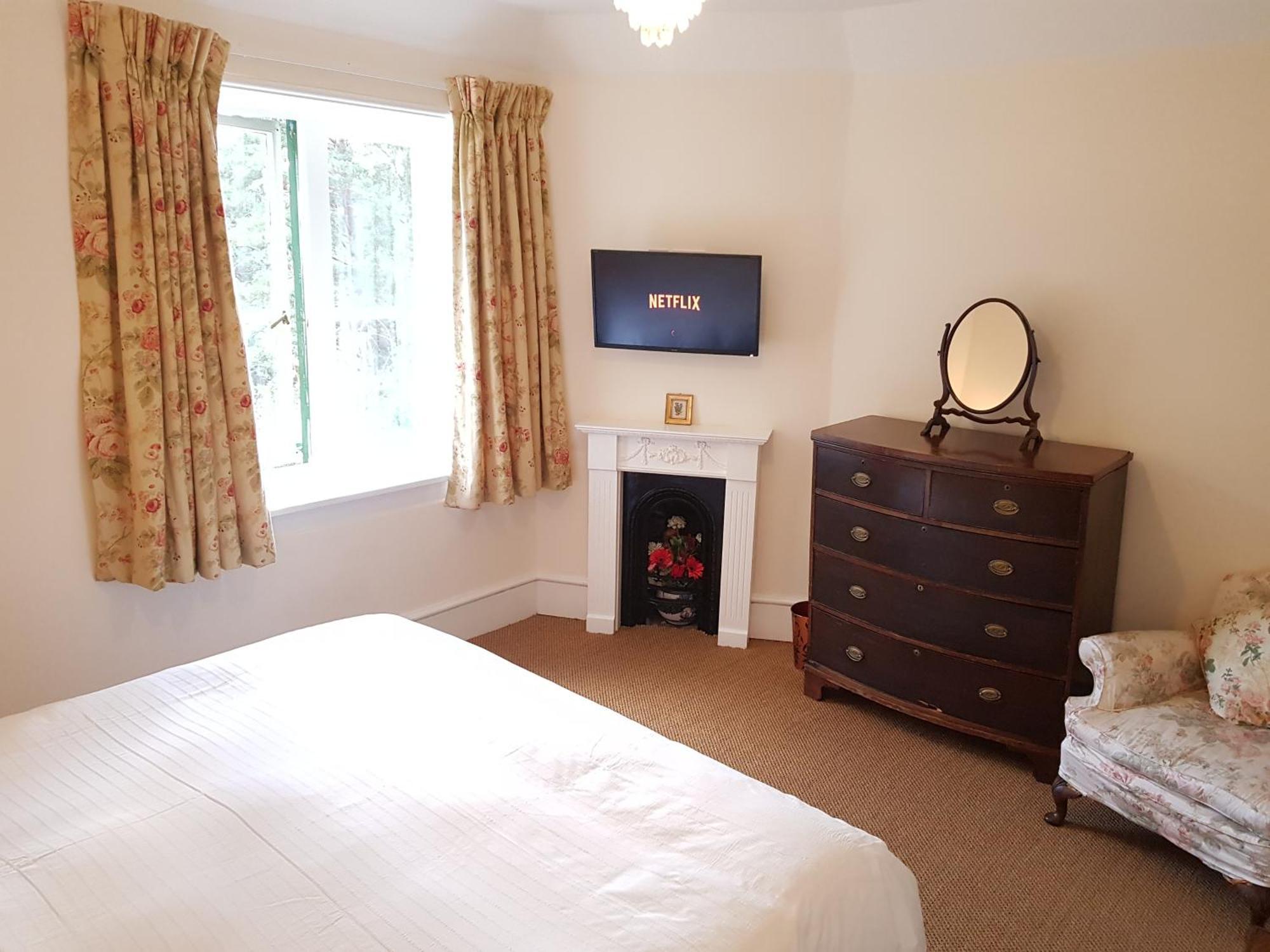 Cambus O' May Traditional Highland Hotel Ballater Chambre photo