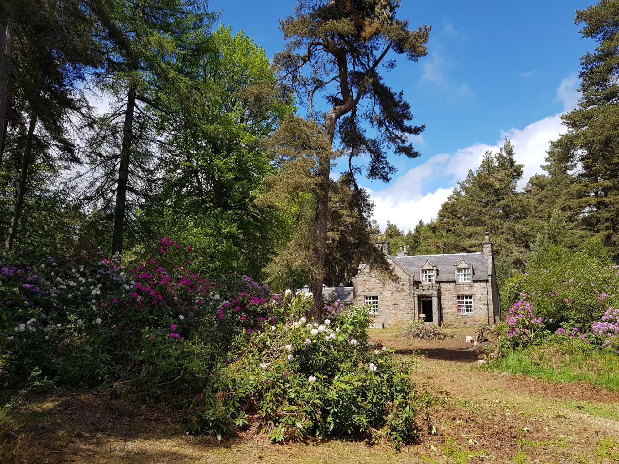 Cambus O' May Traditional Highland Hotel Ballater Extérieur photo