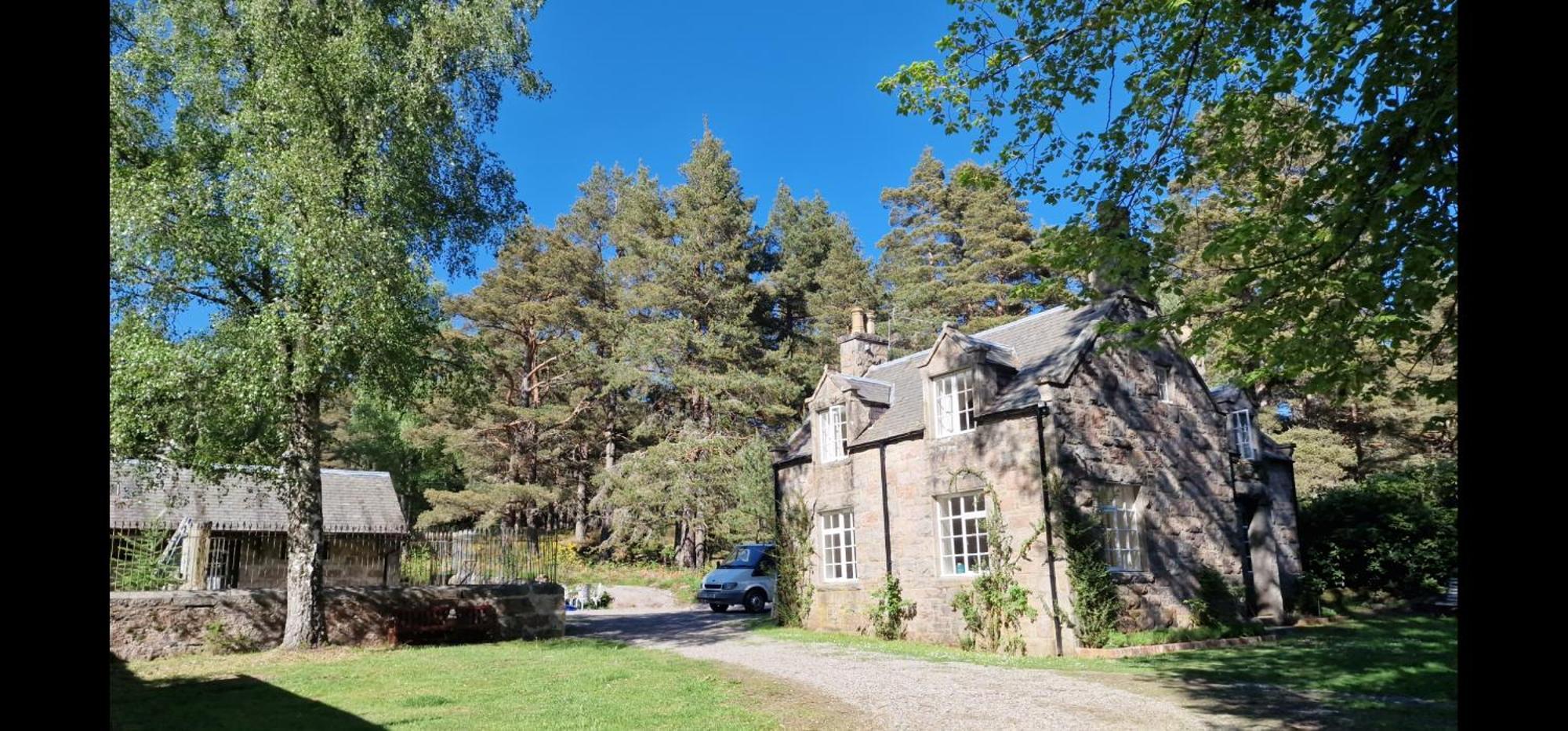 Cambus O' May Traditional Highland Hotel Ballater Chambre photo